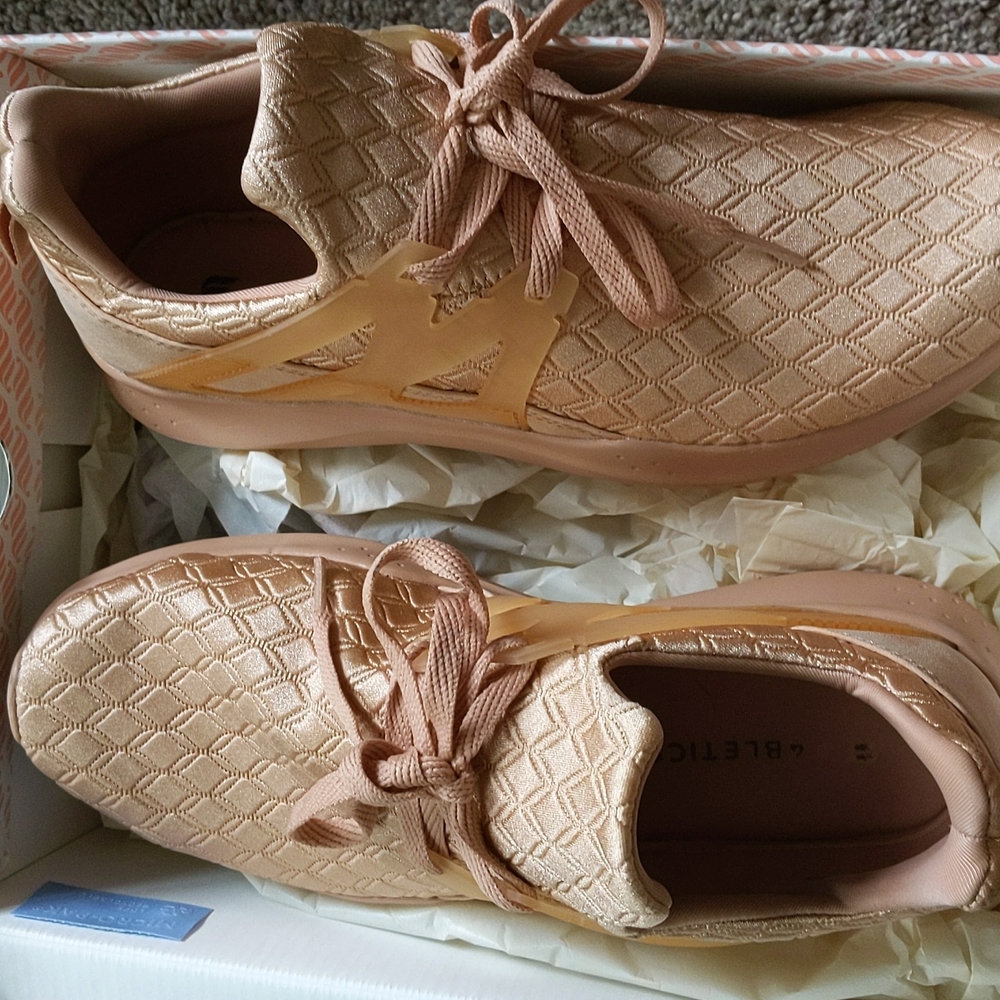 Fabletics rose gold quilted sneaker 9.5 NWT